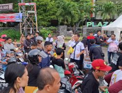 Karang Taruna Kecamatan Margorejo Bagikan 2.000 Takjil Gratis di Jalan Raya Pati-Kudus