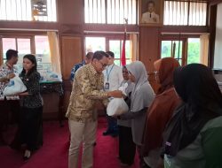 Ratusan Tenaga Kebersihan di Pati Terima Bingkisan Lebaran dari RS KSH