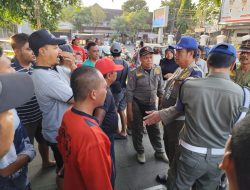 Cekcok Mulut dan Adu Argumen Warnai Penertiban PKl di Alun-Alun Pati