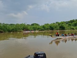 Festival Sedekah Laut Desa Kedungpancing Diwarnai Lomba Dayung Perahu Naga yang Seru