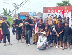 Warga Sukolilo Demo Tuntut Penutupan Tambang Ilegal di Pegunungan Kendeng