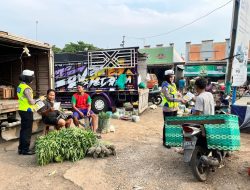 Polresta Pati Sosialisasikan Program Pembebasan Tunggakan PKB di Pasar Puri