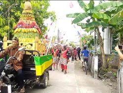 Suasana Meriah Kirab Sedekah Bumi Di Desa Geritan