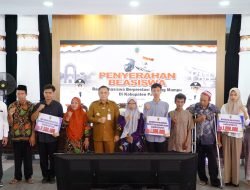 Bupati Pati Serahkan Beasiswa untuk 194 Mahasiswa Kurang Mampu Berprestasi