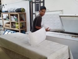 Musim Kemarau, Penjualan Es Kristal Sholihin Meningkat Drastis