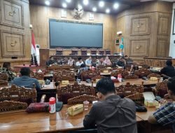 Ketua DPRD Pati Buka Audiensi Bersama Aktivis Pati di Ruang Paripurna