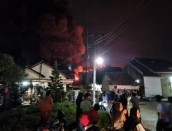 Dua Gudang Barang Jadi PT Dua Kelinci Terbakar