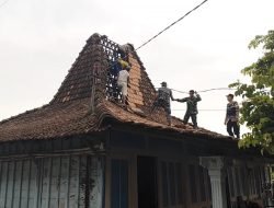 Angin Puting Beliung Terjang Permukiman Warga Desa Gebang, 57 Rumah Rusak
