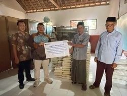 BRI Kanca Pati Salurkan Bantuan BRI Peduli untuk Warga Desa Ngablak di Tengah Kenaikan Harga Pokok