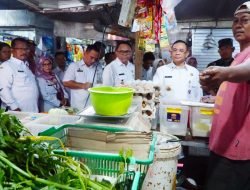Harga Sembako Stabil Jelang Nataru, Bupati Pati Turun Langsung ke Pasar