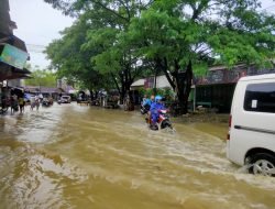 Permukiman dan Jalan Terendam, Banjir Genangi Desa Glonggong