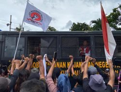 OTT KPK Bupati Pati, Botok Cs Serukan Kibarkan Bendera Setengah Tiang