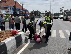 Pengendara Motor Luka Ringan Usai Tersenggol Bus Kejari Pati