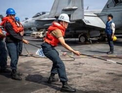 Israel Lancarkan Serangan Pendahuluan ke Iran, Khamenei Dipindahkan ke Lokasi Aman