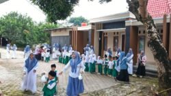 Yayasan PIM Mujahidin Bageng Sembelih Dua Sapi Kurban, Daging Dibagikan untuk 555 Siswa dan Guru
