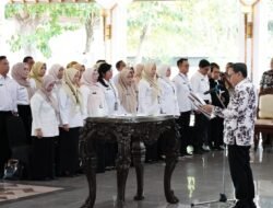 Lantik 79 Pejabat Pemkab Pati, Chandra Ingatkan ASN Tak Pamer Kemewahan